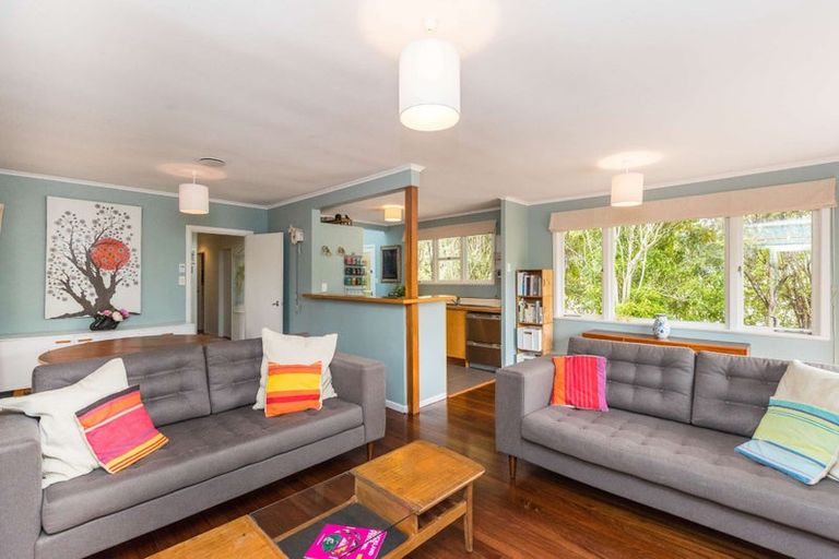 Photo of property in 2/16 Cresta Avenue, Beach Haven, Auckland, 0626