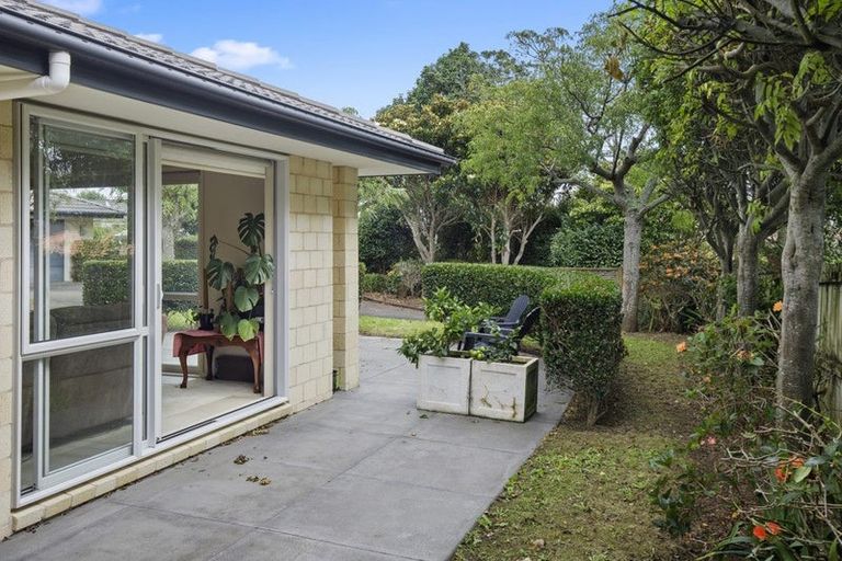 Photo of property in 10 Ernest Shackleton Place, Waiuku, 2123