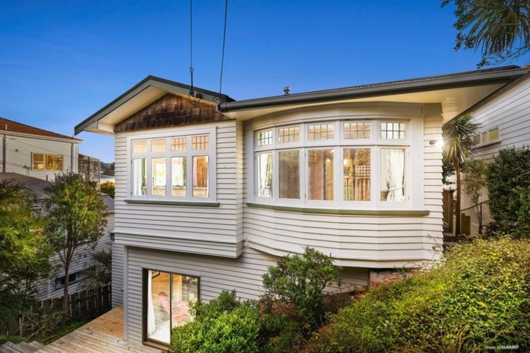 Photo of property in 93 Northland Road, Northland, Wellington, 6012