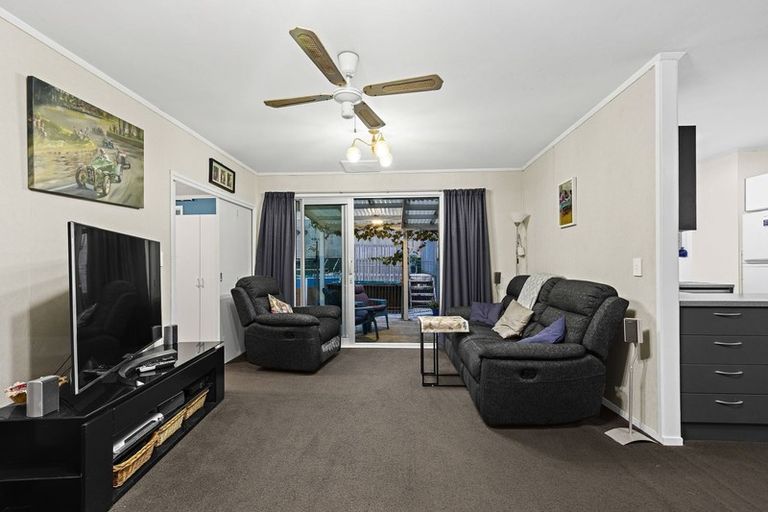 Photo of property in 46b Captain Scott Road, Glen Eden, Auckland, 0602
