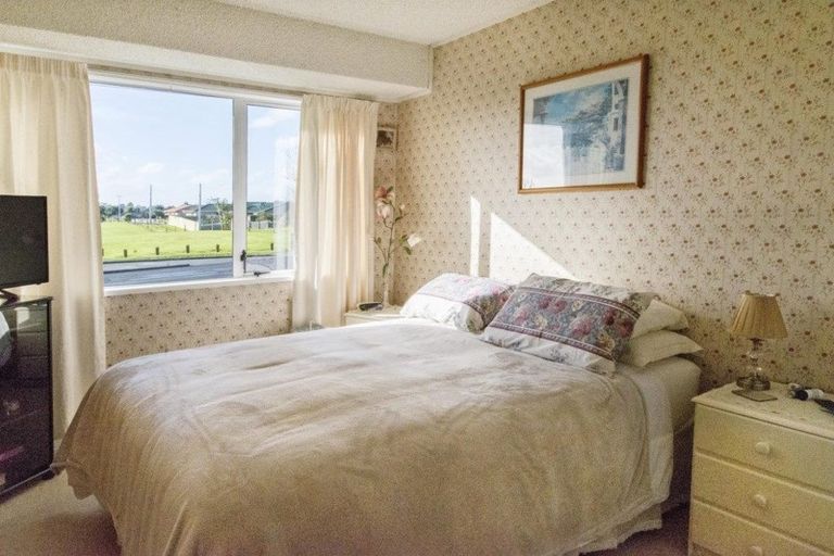 Photo of property in 1/32 Gibbons Road, Weymouth, Auckland, 2103