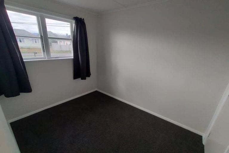 Photo of property in 35-37 Goldsmith Crescent, Levin, 5510