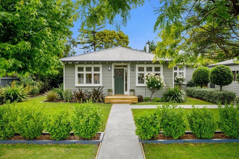 Photo of property in 35 Alpha Avenue, Strowan, Christchurch, 8052