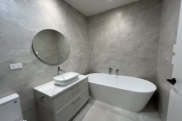 Photo of property in 43 Maungakaraka Road, Karaka, 2580