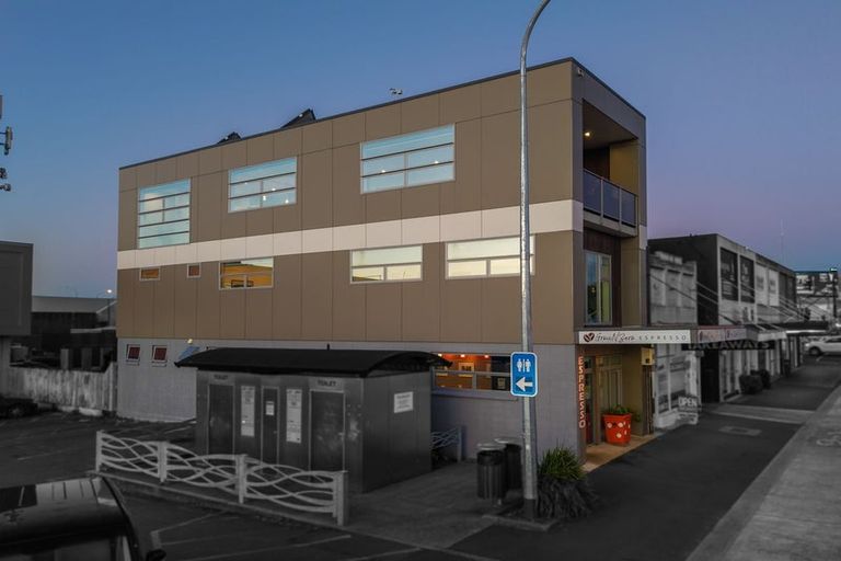 Photo of property in 10 Queen Street West, Levin, 5510