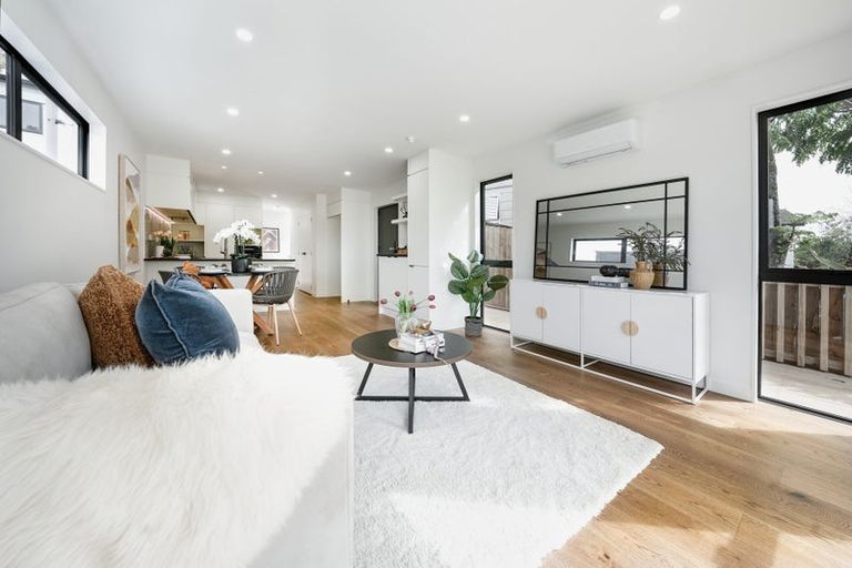 Photo of property in 23a Caribbean Drive, Unsworth Heights, Auckland, 0632