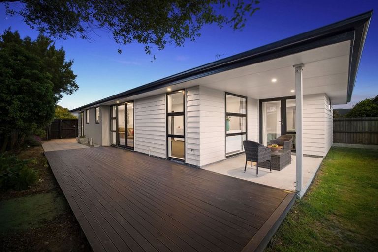 Photo of property in 163 Queenspark Drive, Parklands, Christchurch, 8083