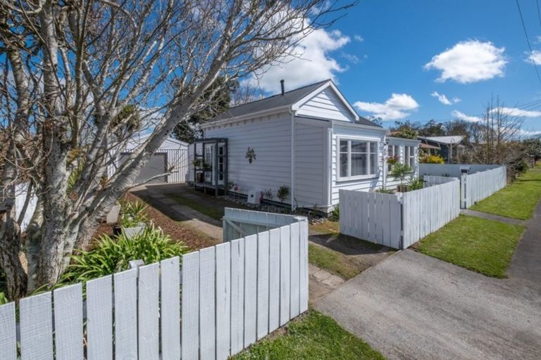 Photo of property in 3 Preston Street, Eltham, 4322