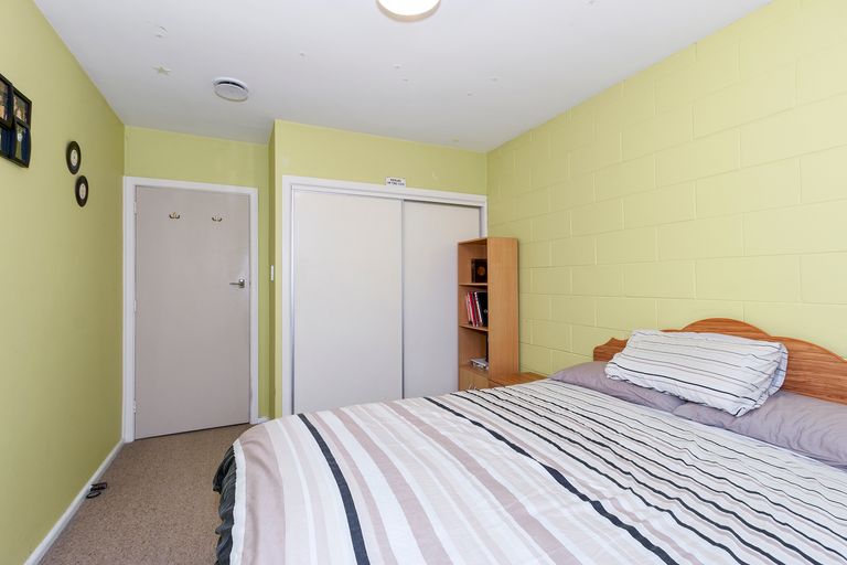 Photo of property in 4/14a Dickson Crescent, Hornby, Christchurch, 8042