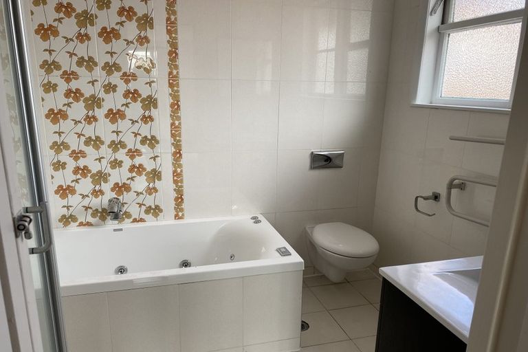 Photo of property in 87 Hillsborough Road, Hillsborough, Auckland, 1042