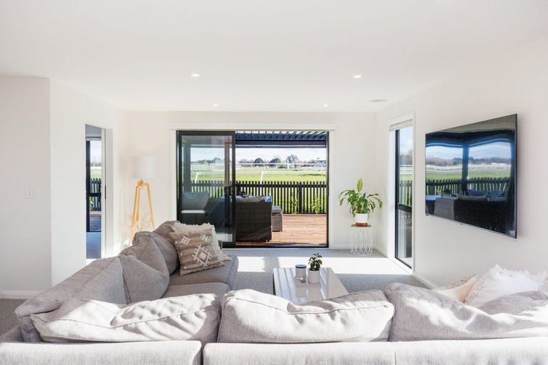 Photo of property in 11 Mangatainoka Lane, Awapuni, Palmerston North, 4412