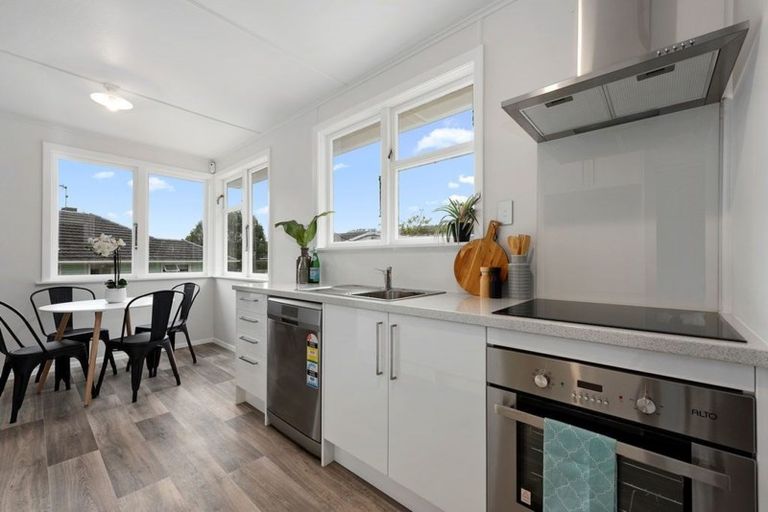 Photo of property in 2 Thomson Grove, Stokes Valley, Lower Hutt, 5019