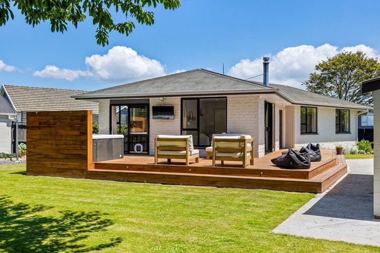 Photo of property in 6 Bidwell Place, Hillmorton, Christchurch, 8025