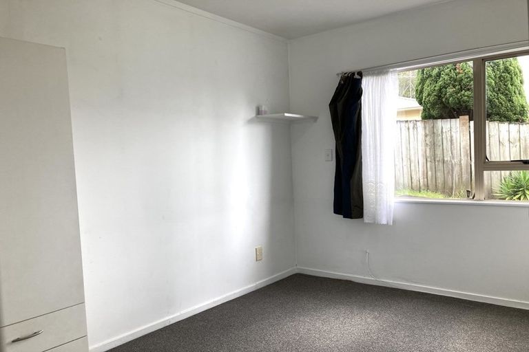 Photo of property in 36 Madigan Place, Glendene, Auckland, 0602