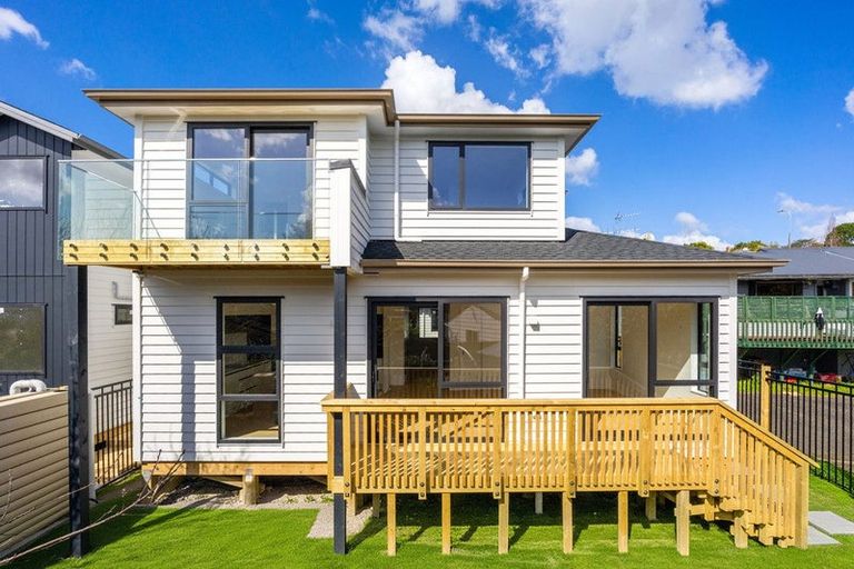 Photo of property in 142 Moore Street, Hillcrest, Auckland, 0627