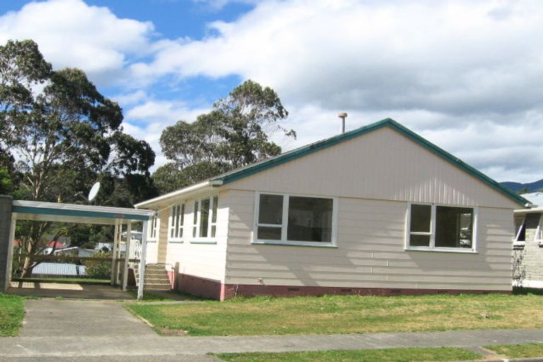 Photo of property in 43 Speargrass Grove, Timberlea, Upper Hutt, 5018
