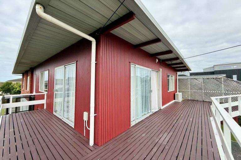 Photo of property in 8 Kowhai Road, Campbells Bay, Auckland, 0630