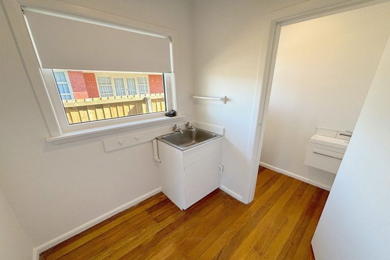 Photo of property in 5 Brookby Crescent, Avonhead, Christchurch, 8042