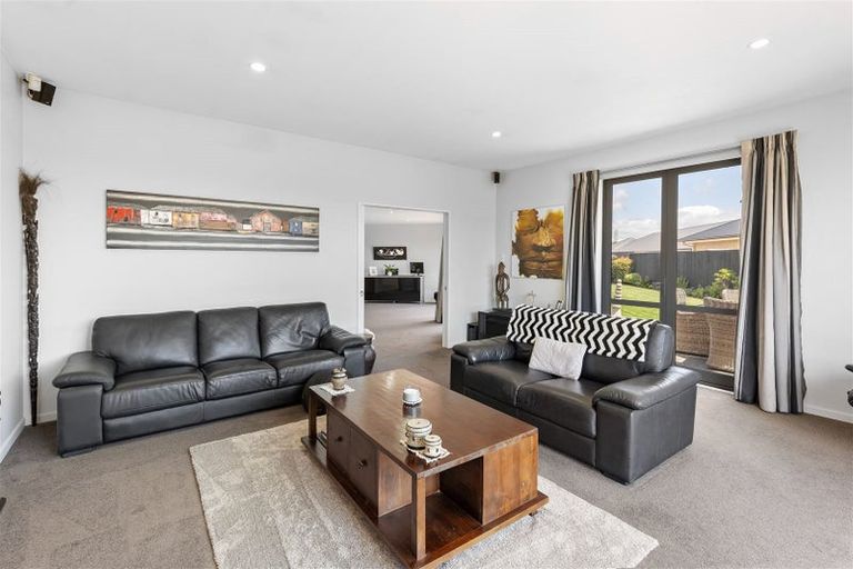 Photo of property in 8 Glen Kerran Close, Broomfield, Christchurch, 8042