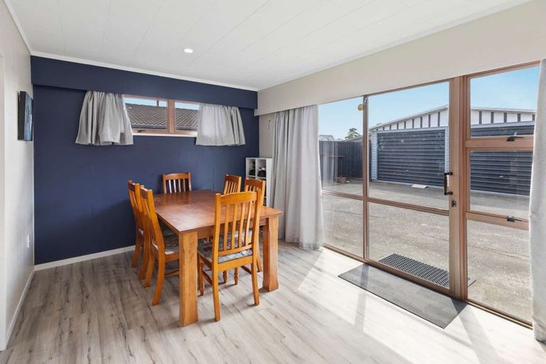 Photo of property in 30 John F Kennedy Drive, Milson, Palmerston North, 4414