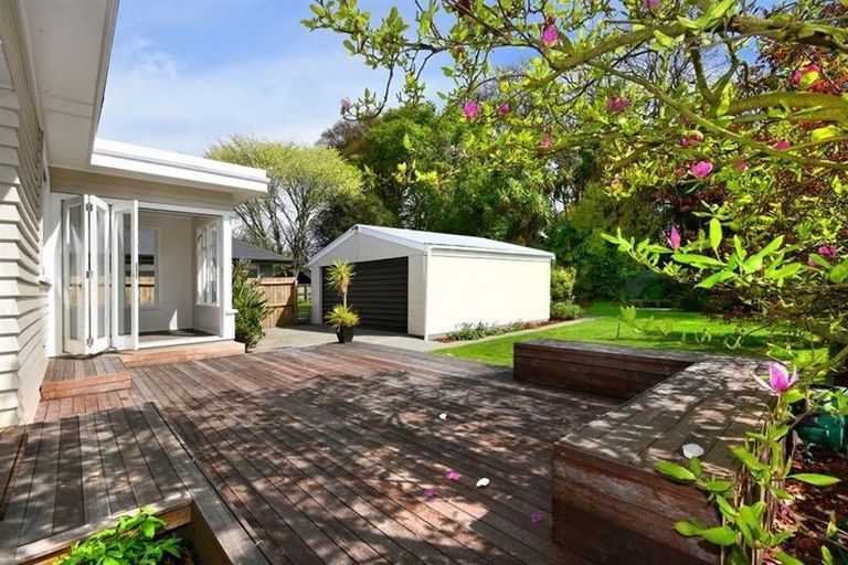 Photo of property in 71 Saint Martins Road, Saint Martins, Christchurch, 8022