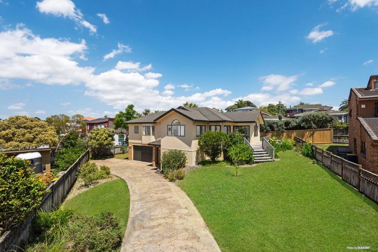 Photo of property in 7 Seagrove Road, West Harbour, Auckland, 0618