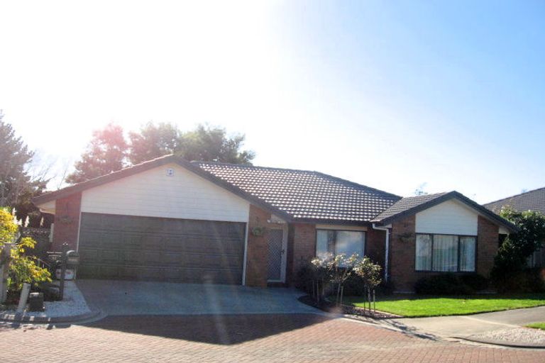 Photo of property in 11 Adair Place, Weymouth, Auckland, 2103