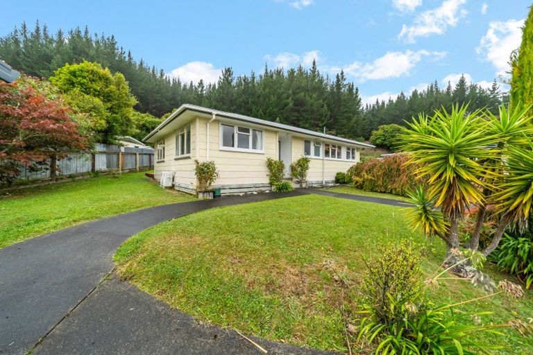 Photo of property in 69 Moeraki Road, Maoribank, Upper Hutt, 5018
