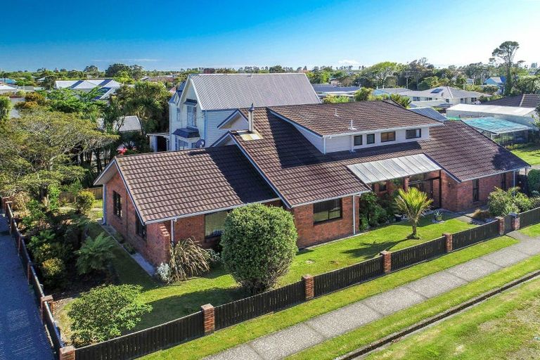 Photo of property in 17 Henley Street, Westport, 7825