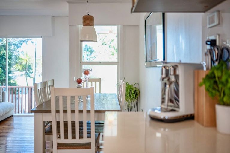 Photo of property in 2/77 Alexander Street, Cockle Bay, Auckland, 2014