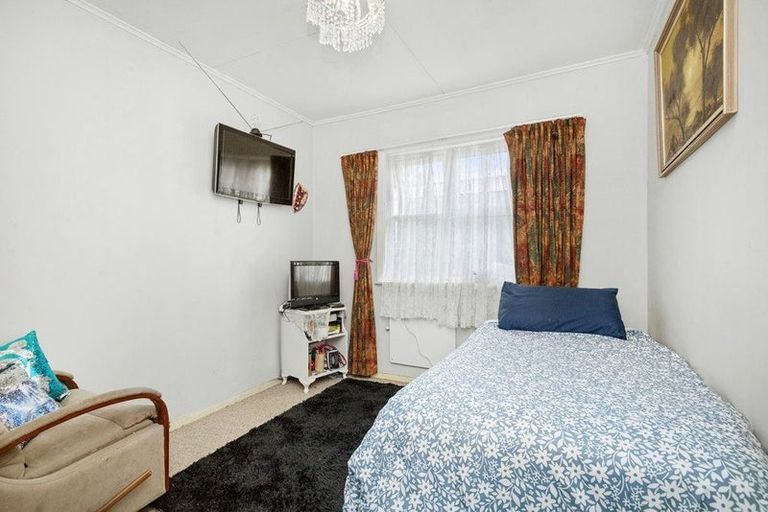 Photo of property in 11 Wainuiomata Road, Wainuiomata, Lower Hutt, 5014