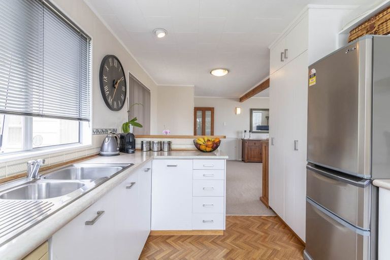 Photo of property in 63 Sea Vista Drive, Pukerua Bay, 5026