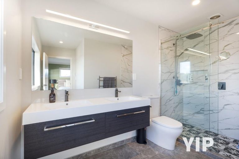 Photo of property in 10 Okupe Grove, Aotea, Porirua, 5024