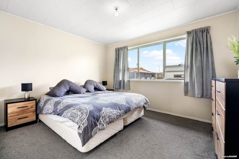 Photo of property in 2/26a Boundary Road, Clover Park, Auckland, 2019