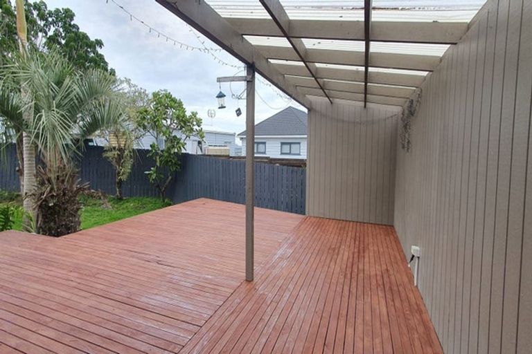 Photo of property in 27 Pahi Place, West Harbour, Auckland, 0618