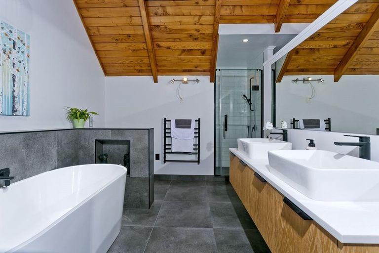 Photo of property in 154 Oaktree Avenue, Browns Bay, Auckland, 0630