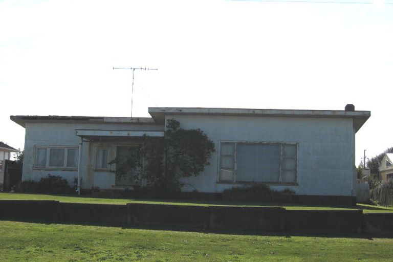 Photo of property in 36 Egmont Street, Castlecliff, Whanganui, 4501