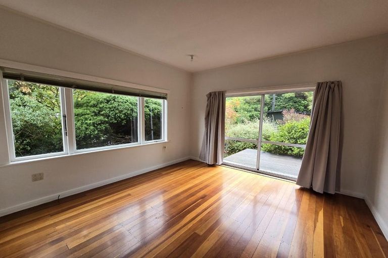 Photo of property in 6 Rangiora Avenue, Kaiwharawhara, Wellington, 6035