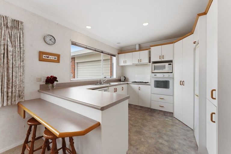 Photo of property in 2/93 Wallace Place, Westown, New Plymouth, 4310