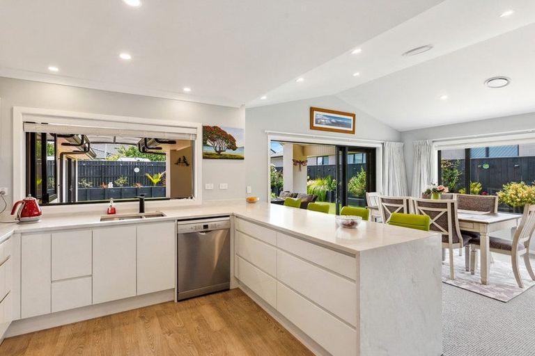 Photo of property in 99 The Drive, Paraparaumu Beach, Paraparaumu, 5032