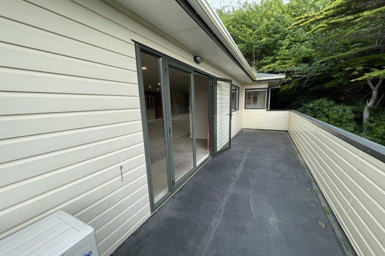 Photo of property in 5b Bishops Glen, Tawa, Wellington, 5028