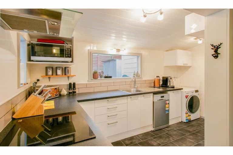 Photo of property in 85 Milton Road, Bluff Hill, Napier, 4110