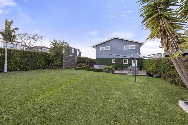 Photo of property in 84 Marine Parade, Mellons Bay, Auckland, 2014