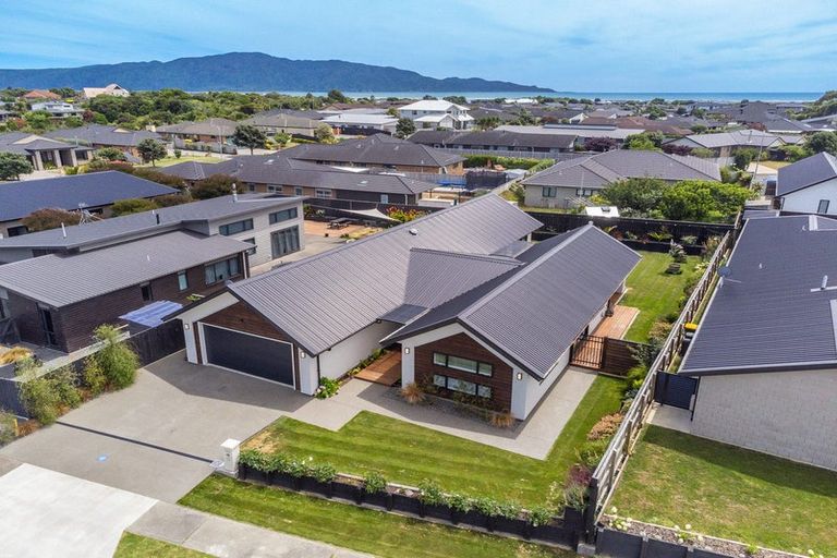 Photo of property in 99 The Drive, Paraparaumu Beach, Paraparaumu, 5032