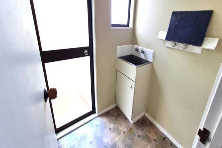 Photo of property in 2/21 Silver Creek Road, Weymouth, Auckland, 2103