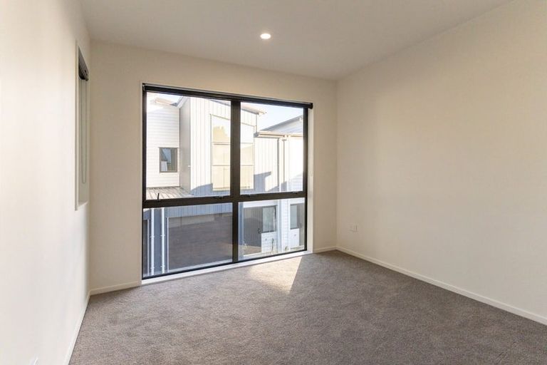 Photo of property in 16 Rangimarie Close, Opaheke, Papakura, 2113