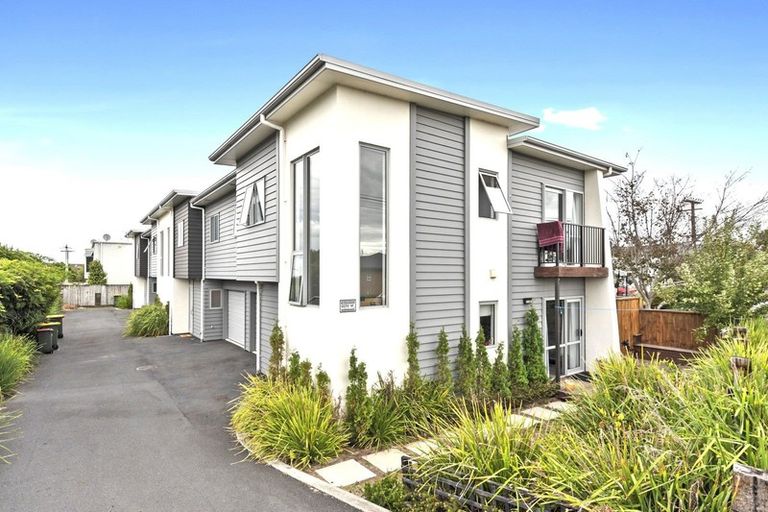 Photo of property in 2/144 Old Farm Road, Hamilton East, Hamilton, 3216