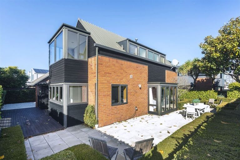 Photo of property in 114b Memorial Avenue, Burnside, Christchurch, 8053