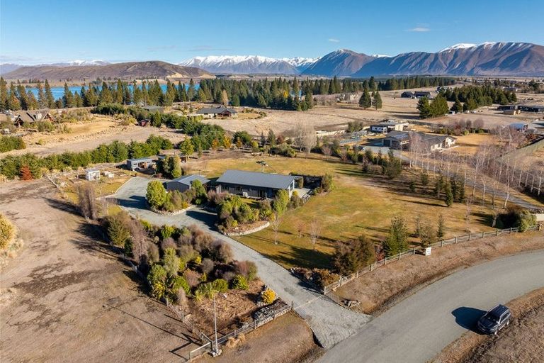 Photo of property in 16 Matukituki Crescent, Twizel, 7901