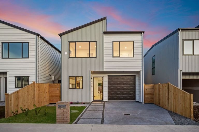 Photo of property in 22 Coast Garden Drive, Hobsonville, Auckland, 0616